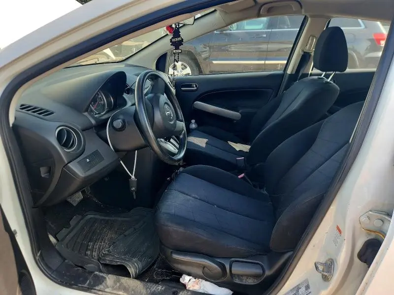 2011 MAZDA MAZDA2   