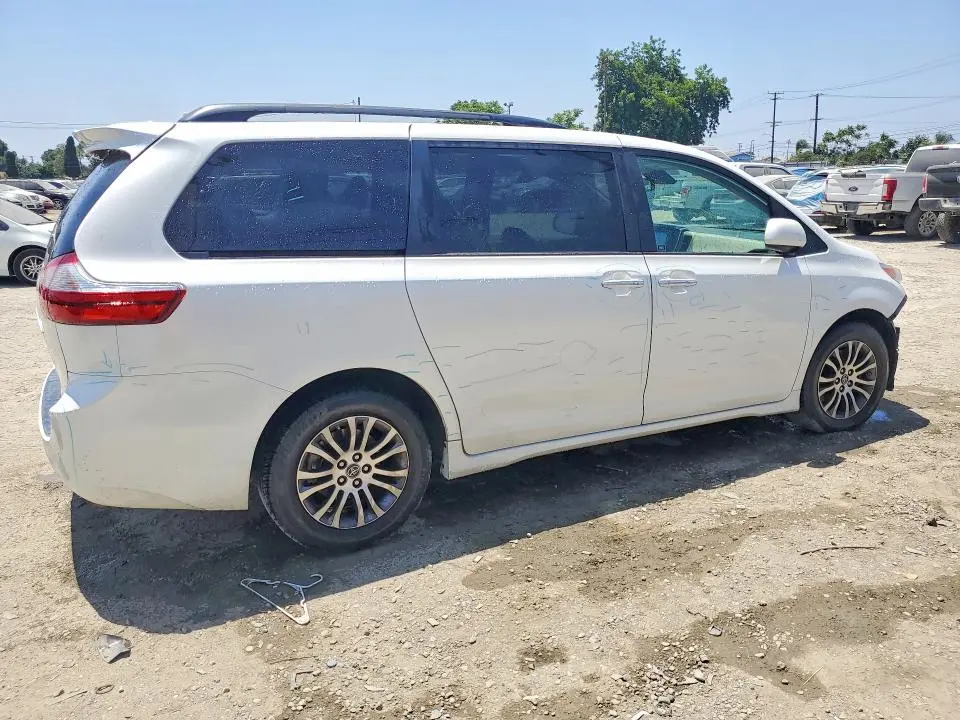 2019 TOYOTA SIENNA XLE PREMIUM 8-PASSENGER  