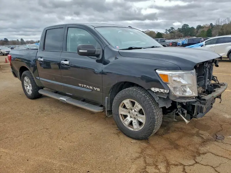 2018 NISSAN TITAN SV  