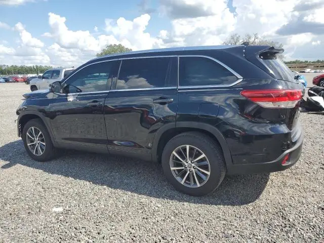 2019 TOYOTA HIGHLANDER SE  