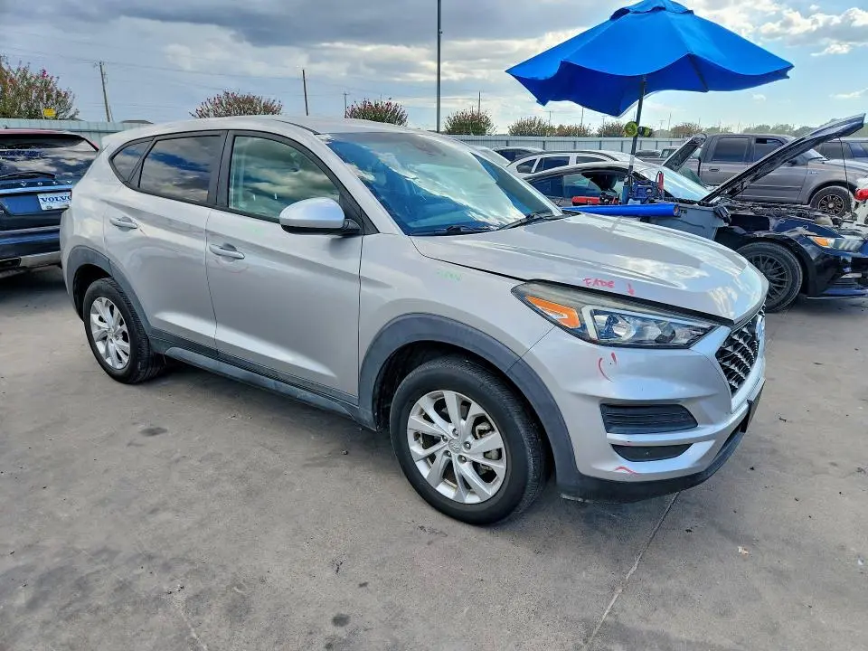 2020 HYUNDAI TUCSON SE  