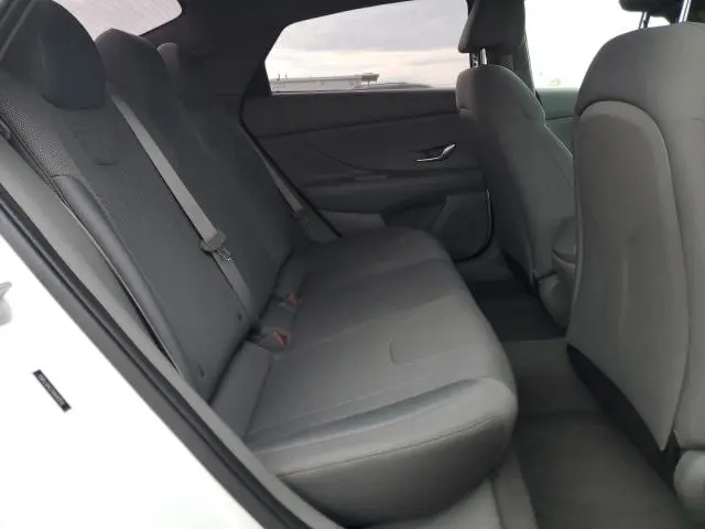 2021 HYUNDAI ELANTRA SE  