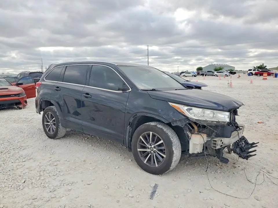 2018 TOYOTA HIGHLANDER XLE  