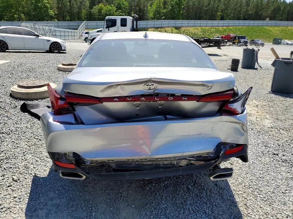 2022 TOYOTA AVALON XLE  