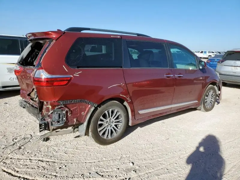 2018 TOYOTA SIENNA XLE  