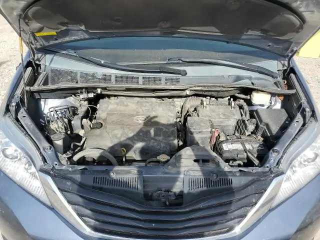 2014 TOYOTA SIENNA LE  