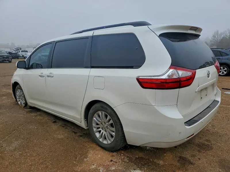 2017 TOYOTA SIENNA XLE  