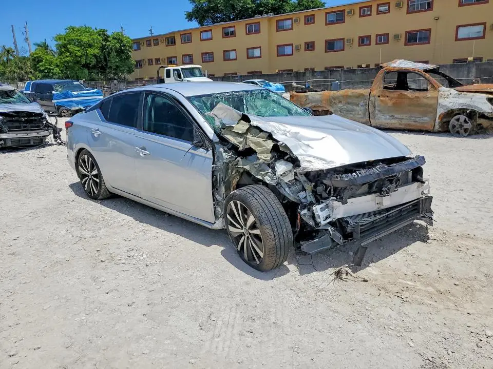 2019 NISSAN ALTIMA SR  