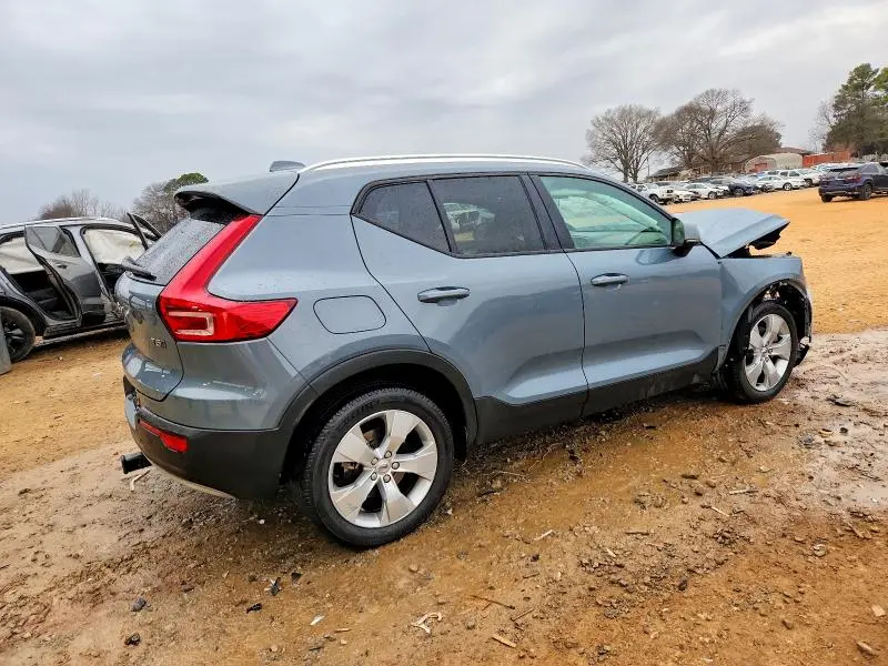 2020 VOLVO XC40 T5 MOMENTUM  