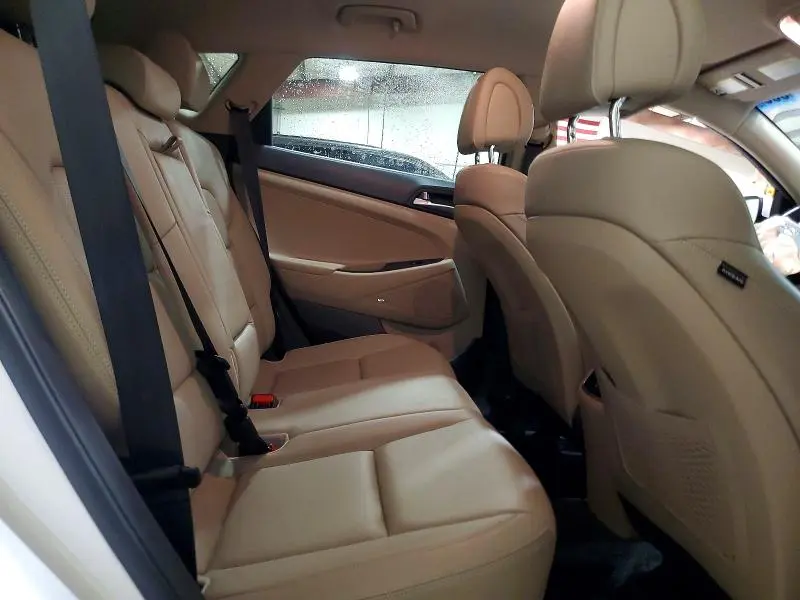 2017 HYUNDAI TUCSON SE PLUS  