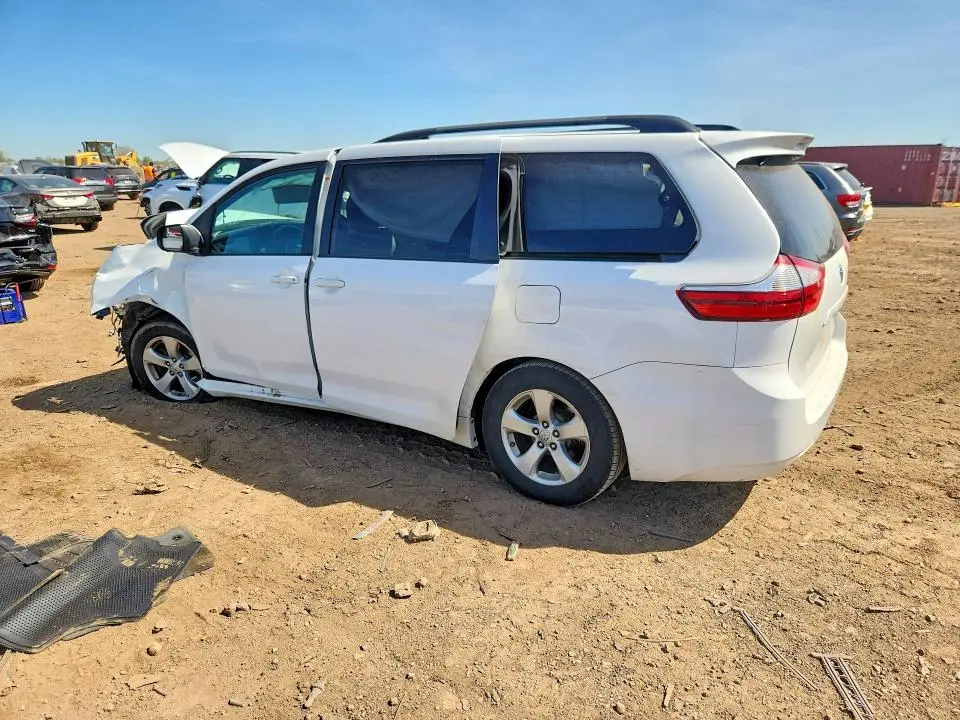 2017 TOYOTA SIENNA LE  