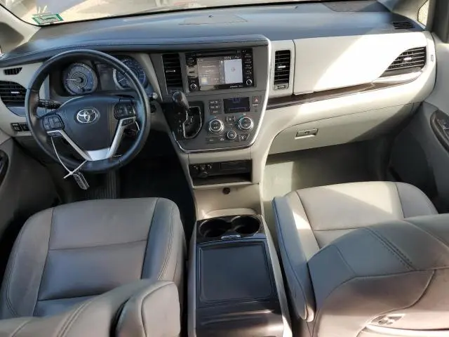 2019 TOYOTA SIENNA XLE  