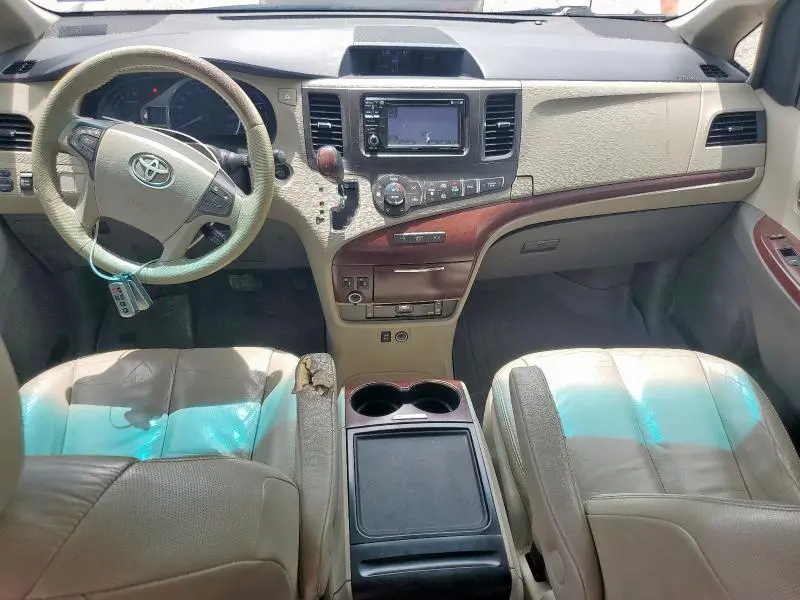 2013 TOYOTA SIENNA XLE  