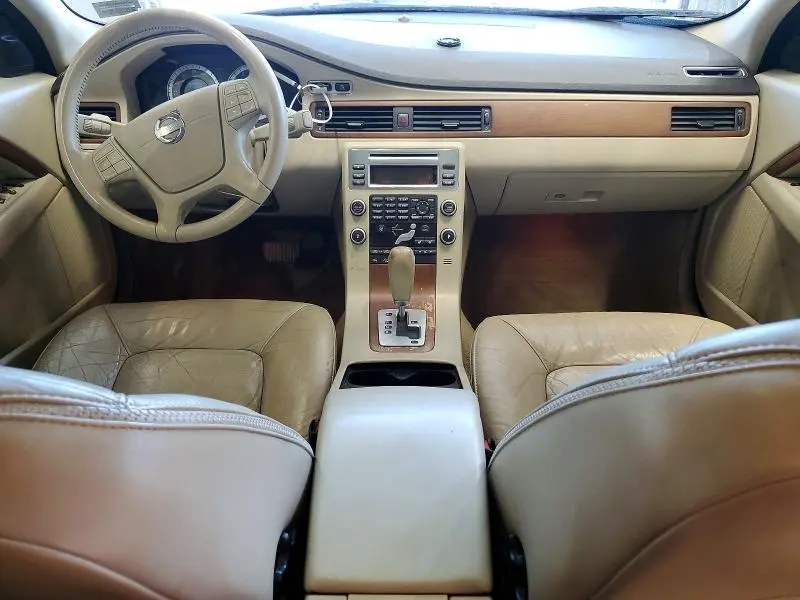 2010 VOLVO XC70 3.2  