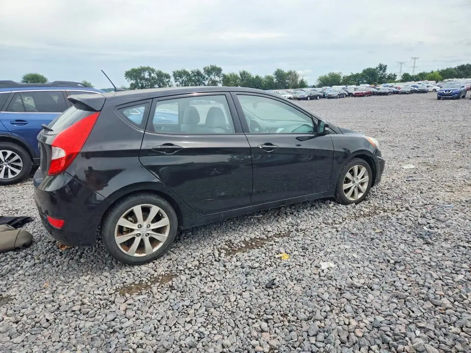 2013 HYUNDAI ACCENT SE  