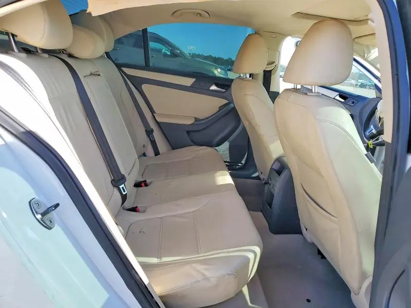 2012 VOLKSWAGEN JETTA SE  