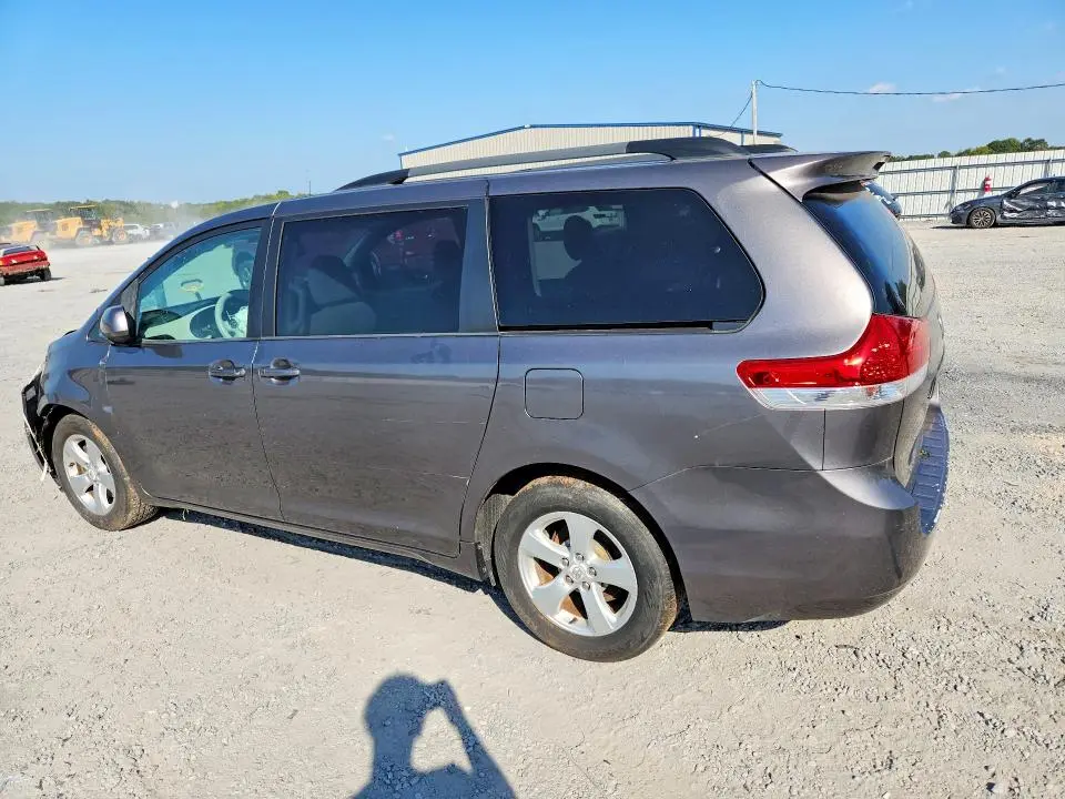 2011 TOYOTA SIENNA LE  