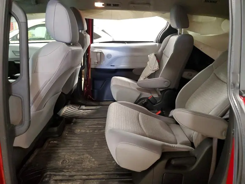 2025 TOYOTA SIENNA LE 8-PASSENGER  