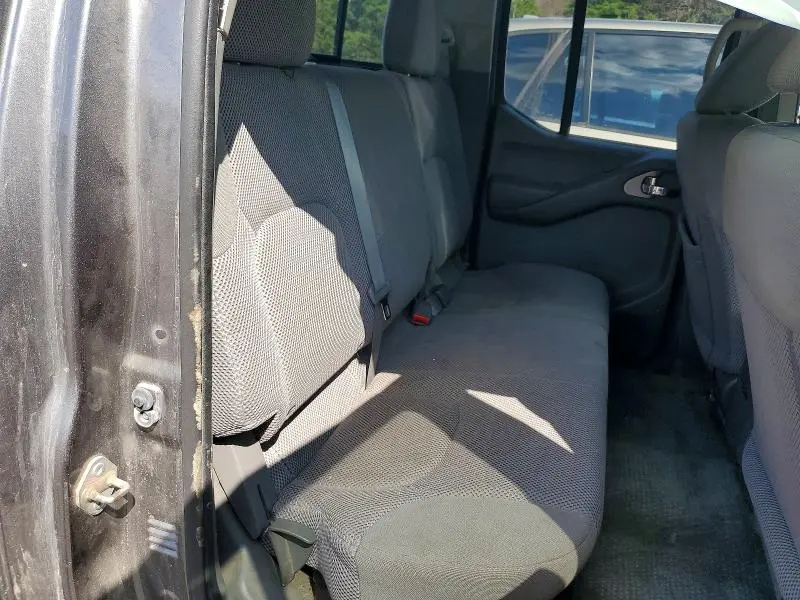 2017 NISSAN FRONTIER SV  