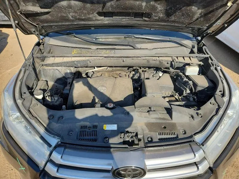 2019 TOYOTA HIGHLANDER XLE  