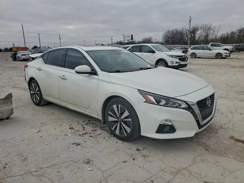 2020 NISSAN ALTIMA SV  