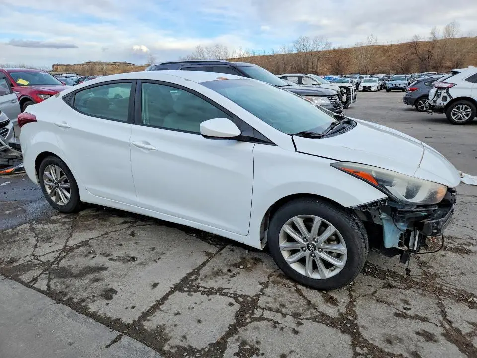 2015 HYUNDAI ELANTRA SE  