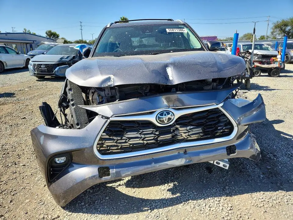 2023 TOYOTA HIGHLANDER XLE  