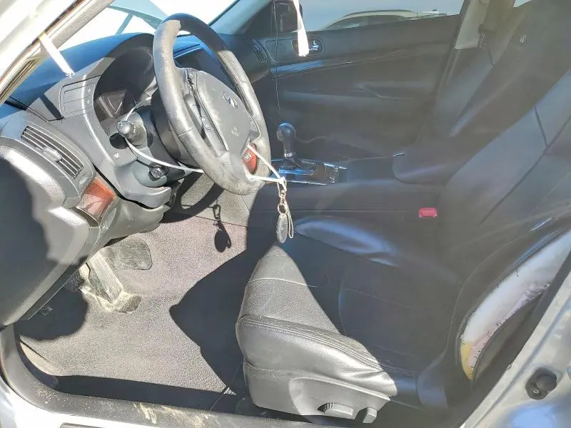 2011 INFINITI G37   