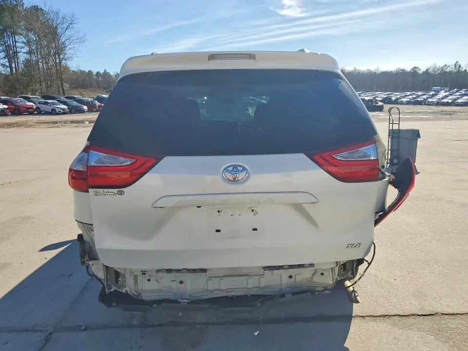 2016 TOYOTA SIENNA   