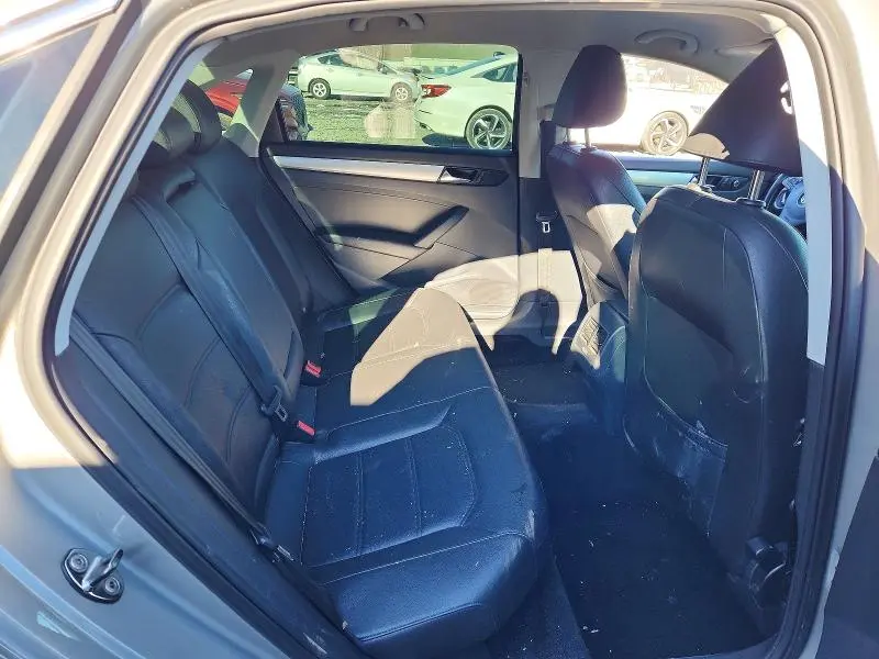 2013 VOLKSWAGEN PASSAT SE  