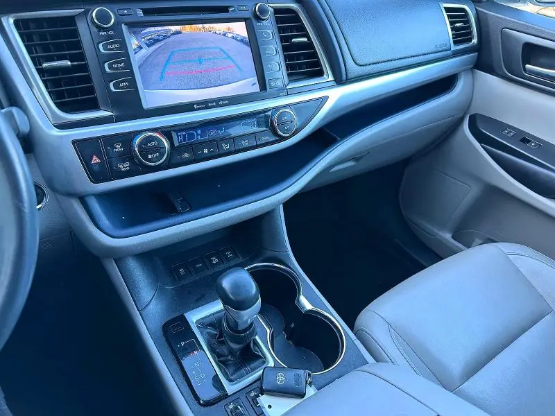 2016 TOYOTA HIGHLANDER XLE  