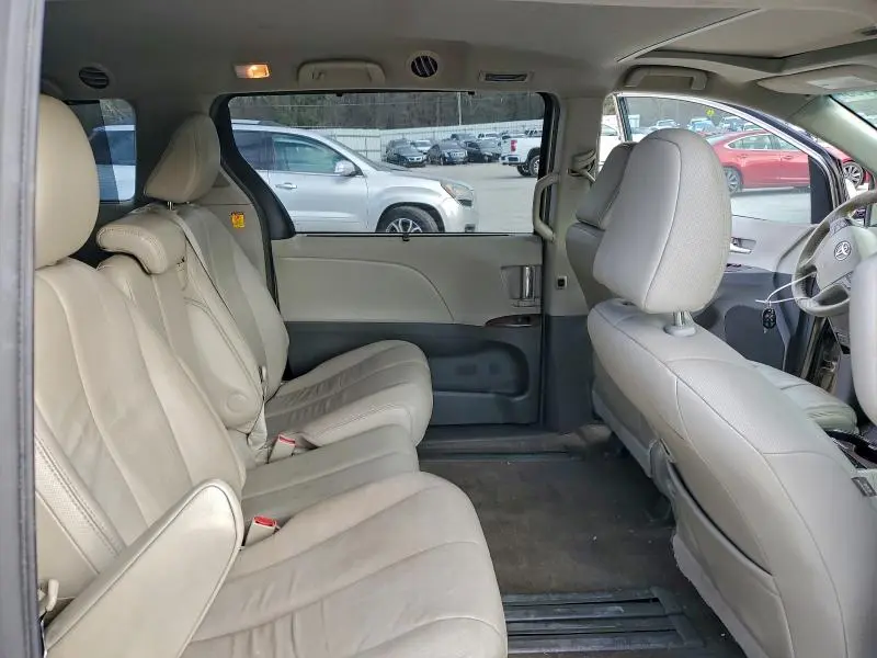 2012 TOYOTA SIENNA XLE  