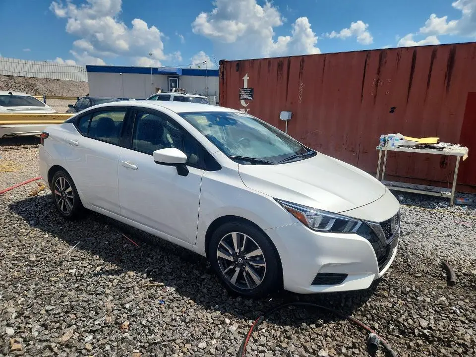 2022 NISSAN VERSA SV  