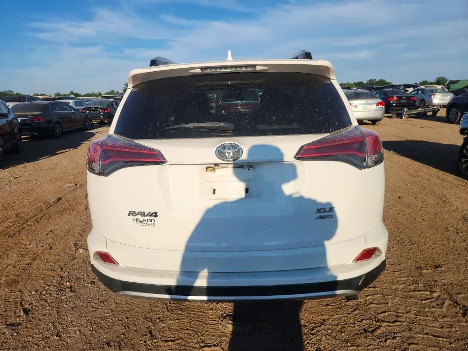 2016 TOYOTA RAV4 XLE  