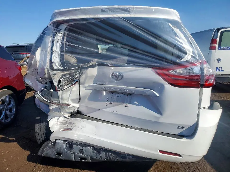 2017 TOYOTA SIENNA   