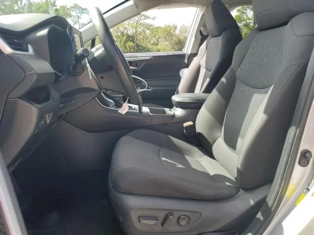 2021 TOYOTA RAV4 XLE  