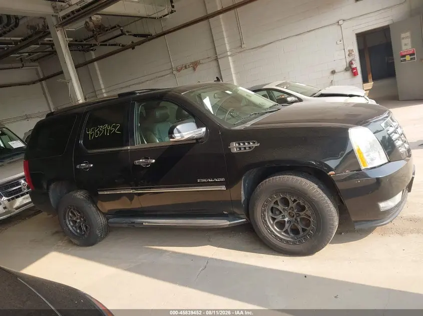 2013 CADILLAC ESCALADE LUXURY