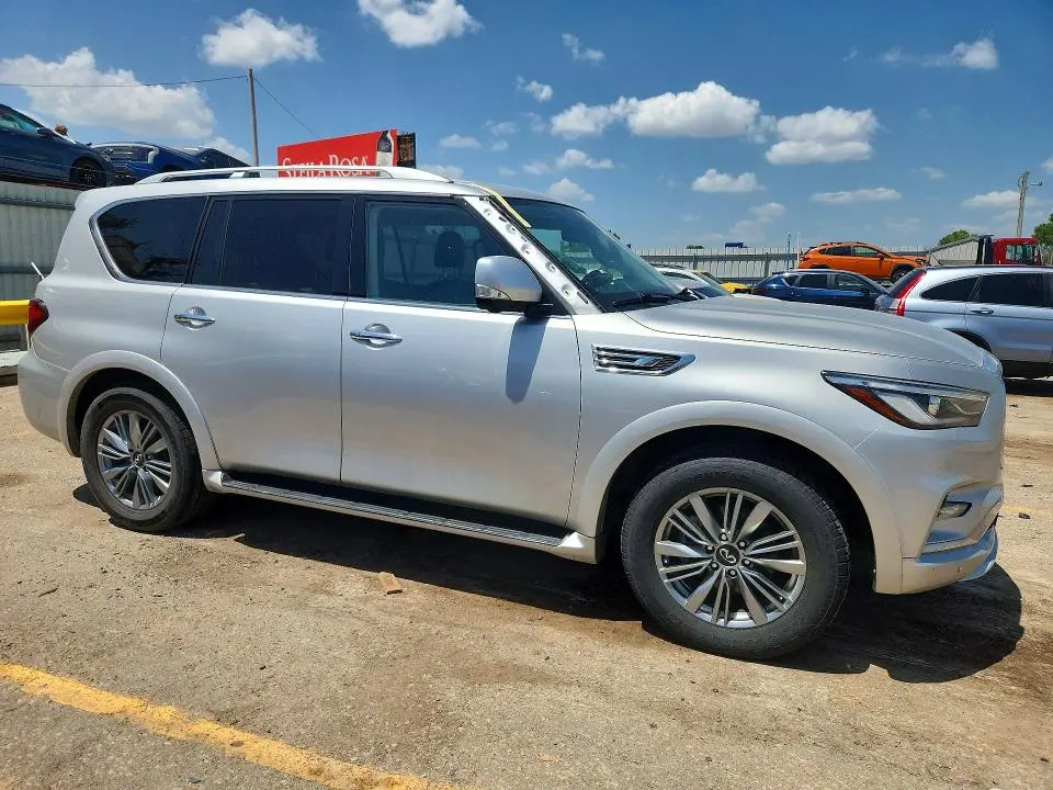 2022 INFINITI QX80 LUXE  