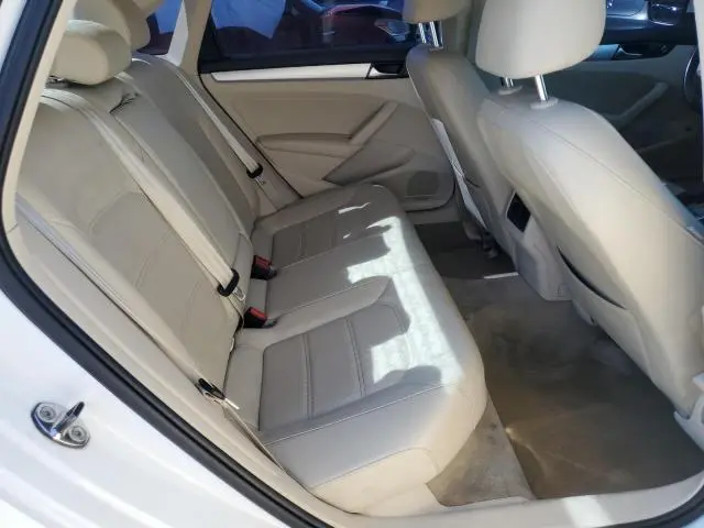 2013 VOLKSWAGEN PASSAT SE