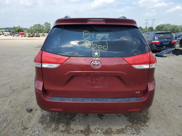 2011 TOYOTA SIENNA LE  