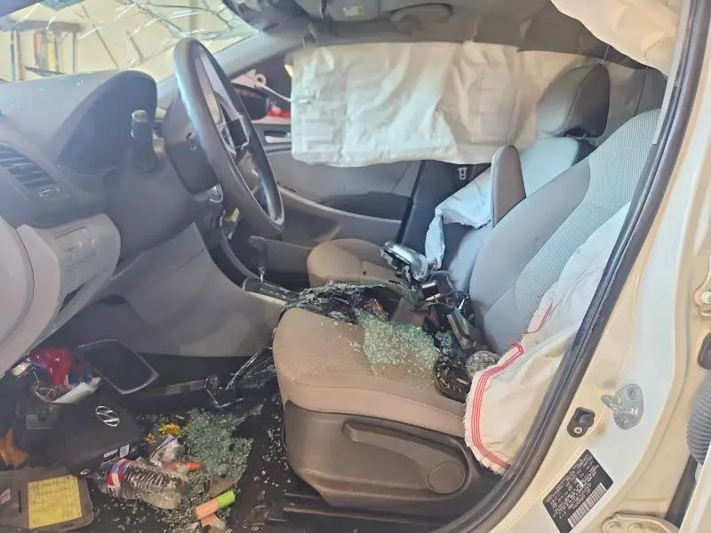 2012 HYUNDAI ACCENT GS  