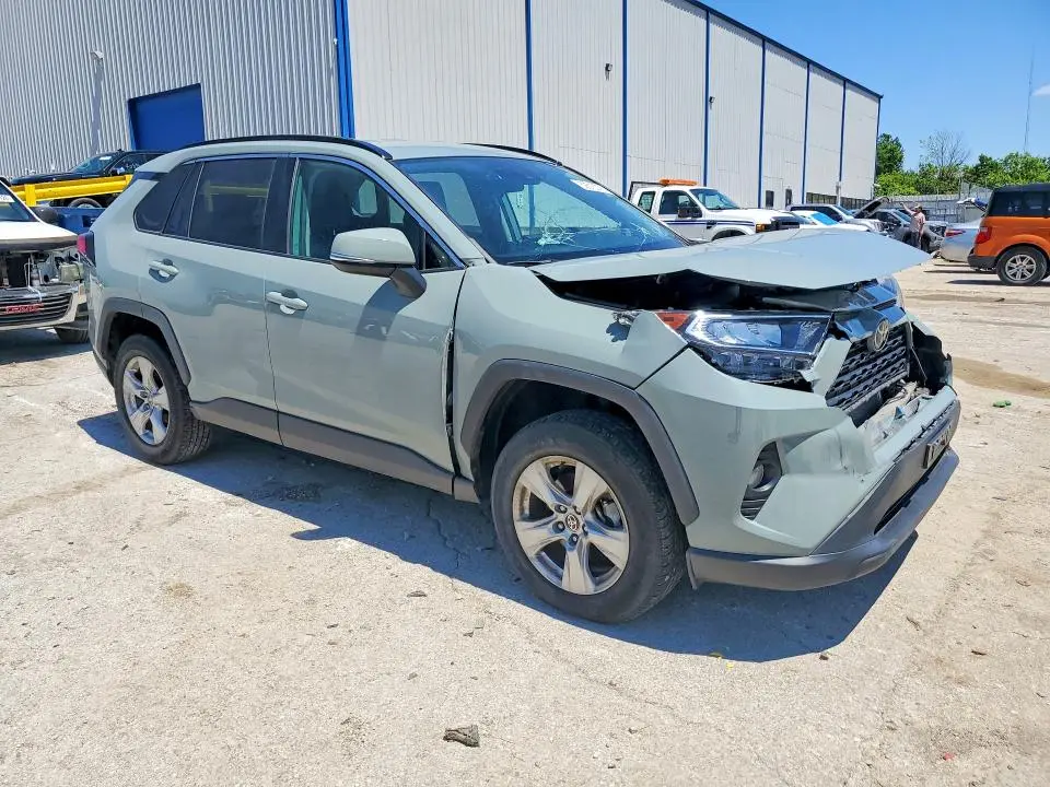 2021 TOYOTA RAV4 XLE  