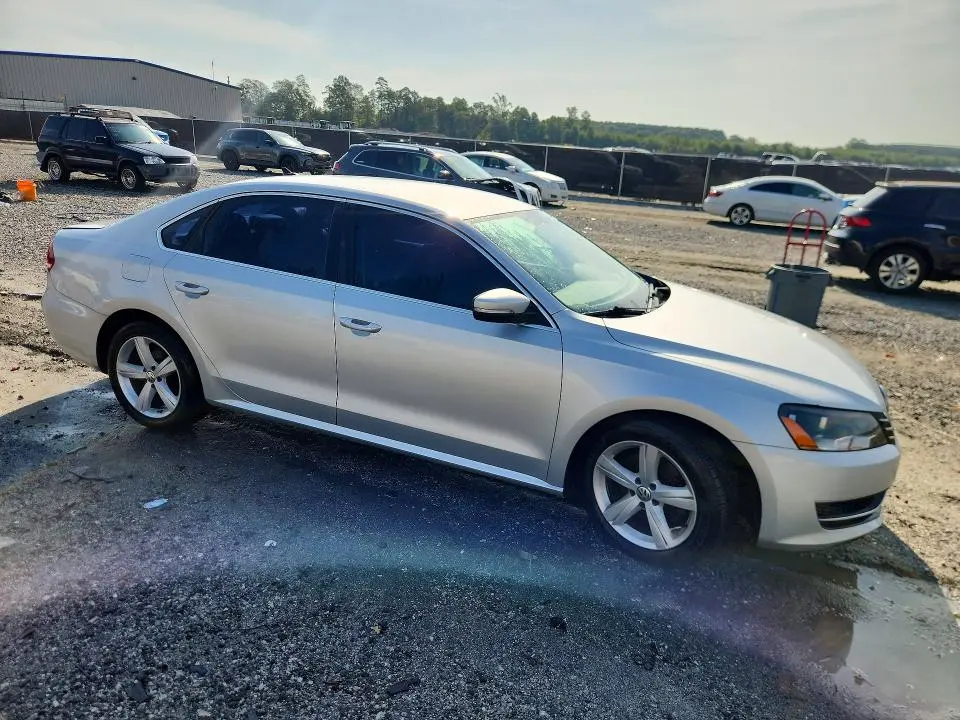 2013 VOLKSWAGEN PASSAT SE  