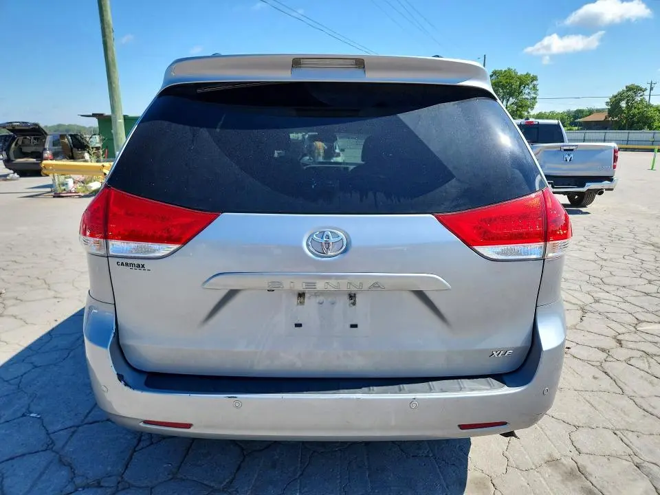 2014 TOYOTA SIENNA XLE 8-PASSENGER  