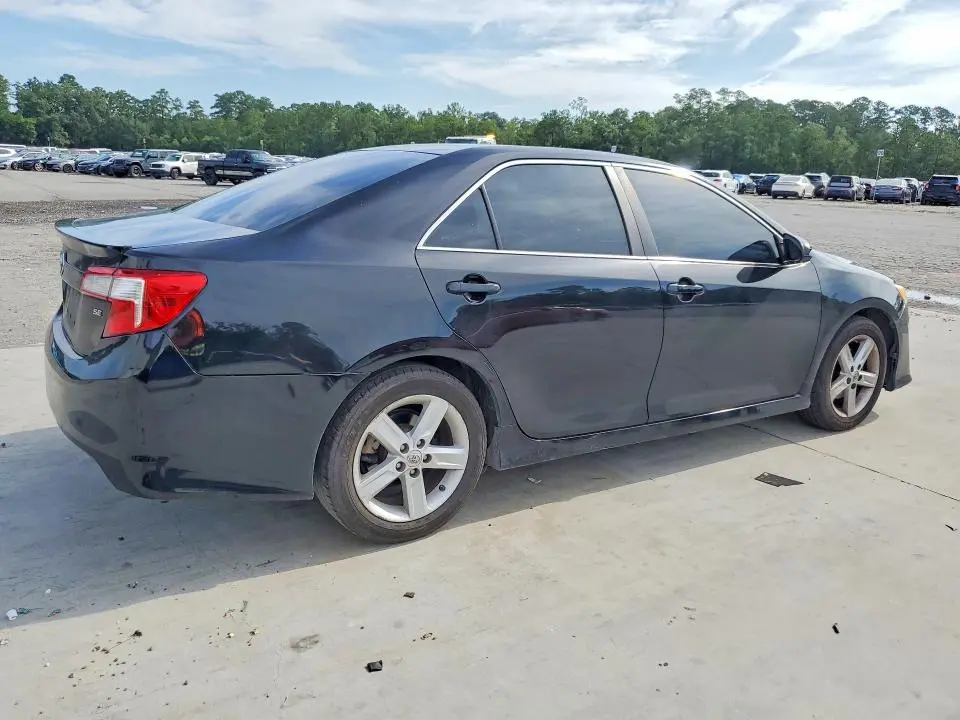 2013 TOYOTA CAMRY SE  