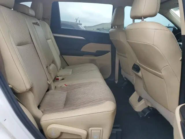 2017 TOYOTA HIGHLANDER LE  
