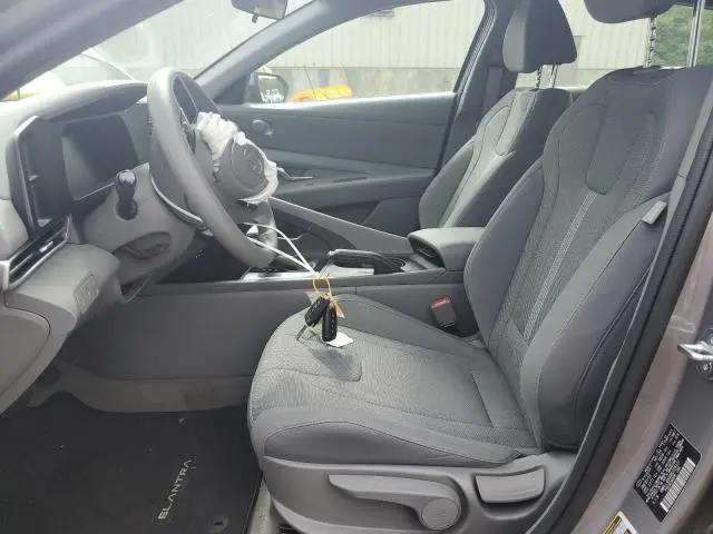 2024 HYUNDAI ELANTRA SE  