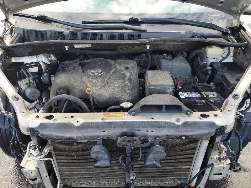 2017 TOYOTA SIENNA XLE 8-PASSENGER  