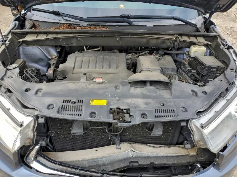 2016 TOYOTA HIGHLANDER LE  