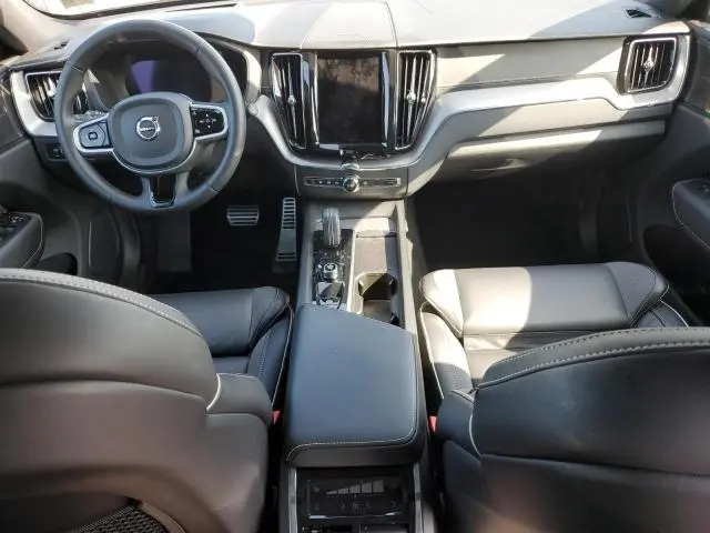 2022 VOLVO XC60 B6 R-DESIGN  